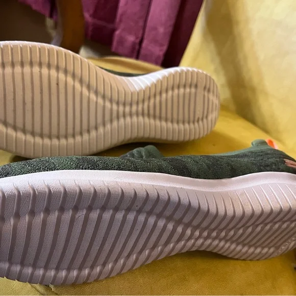 NWT Sz 12- sketchers wide fit memory foam. Army green with pattern - Picture 6 of 6